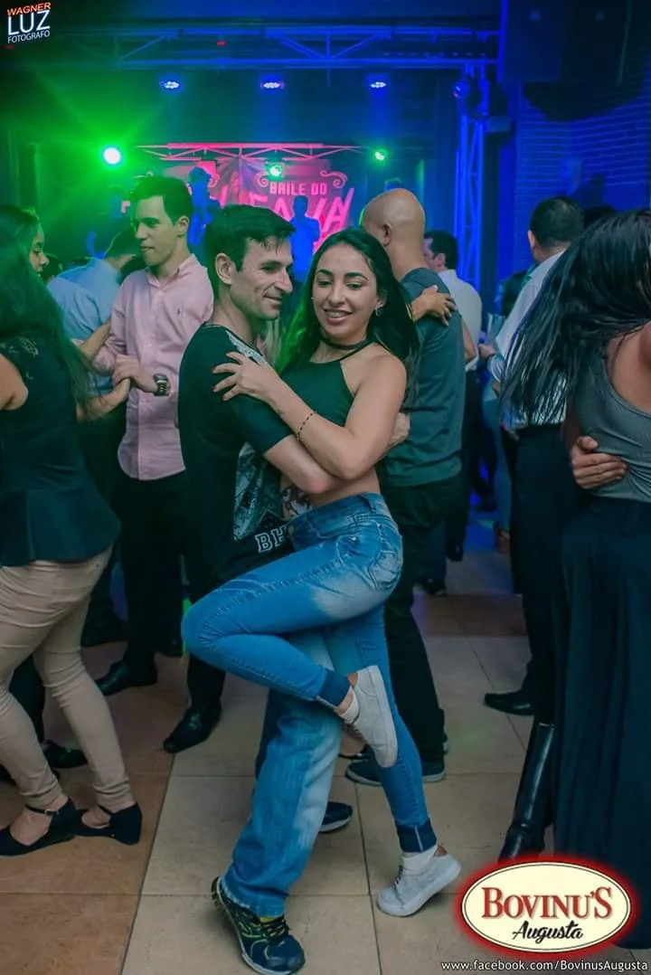 Aula de Sertanejo e Vanera