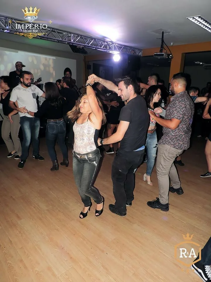 Aula de Sertanejo e Vanera