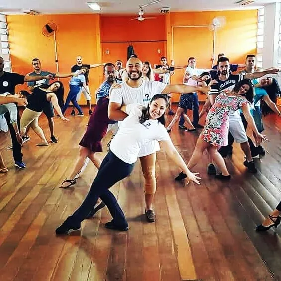 Aula de Sertanejo e Vanera